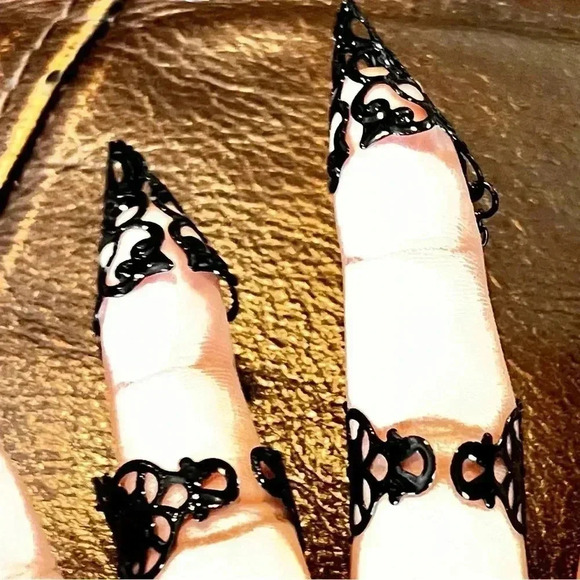 Two Black Finger Claw Gothic Rings - Picture 4 of 5